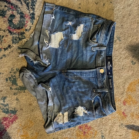 Hollister Pants - Hollister size 9 High-Rise MOM SHORT 3”